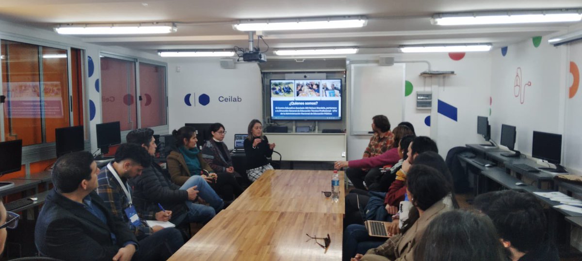 GSilvera06's tweet photo. En el marco del Encuentro de Innovación Pedagógica @lared_uy @Ceibal_Uy delegaciones educativas extranjeras 🇧🇷🇨🇱🇭🇳🇦🇷visitan el CEA 183 Nelson Mandela @UTU_Uruguay para conocer la innovación en territorio https://t.co/KnxxJLcvzB