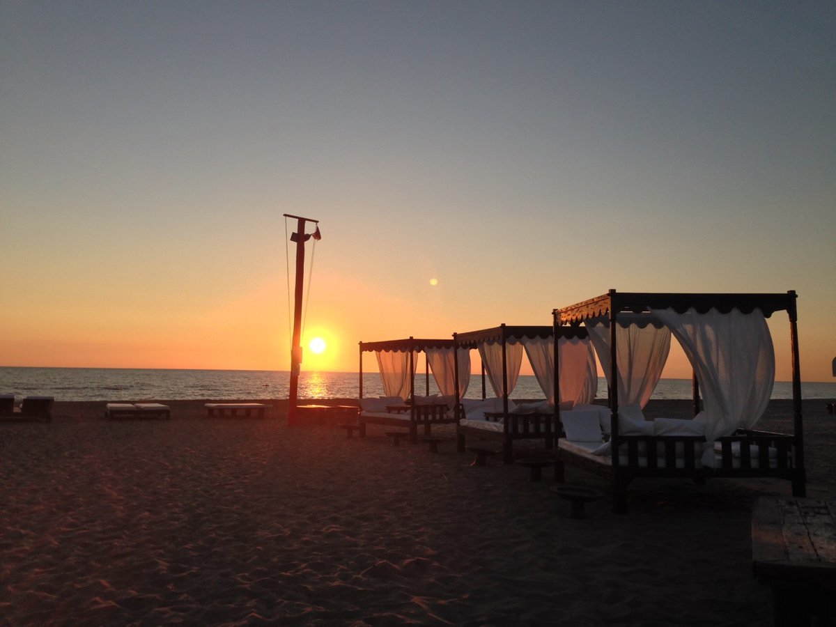 Photo: Then again, sunsets matter… dlvr.it/TB6Ptp