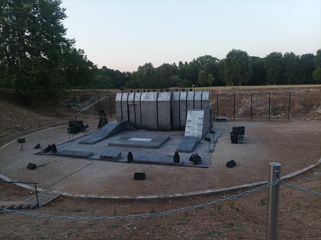 marouli_myname's tweet photo. #amlet Πηραμε θεση....#αμλετ #festivalolympou #anastasisroilos https://t.co/wKogKEX8b0
