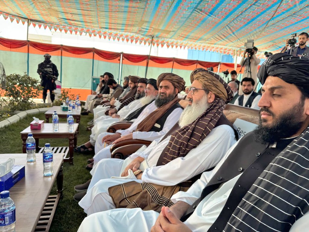 Ijaz_haque's tweet photo. په افغانستان کې د وطني درملو د توليد تر ټولو ستره فابريکه لايف پرل رسما پرانيستل شوه. 

InshAllah Made in Afghanistan Medicine will heal Afghanistan as well as diseases.”

#MadeinAfghanistan https://t.co/aYiemH1AvH