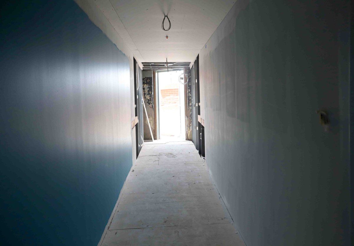 Alton_Works's tweet photo. Pops of color are surfacing at the Wedge Innovation Center. From tiles in bathrooms to paint in offices, spaces are starting to come to life in the building!

#AltonWorks #AltonIL #AltonIllinois #innovation https://t.co/IHaehiWdSM