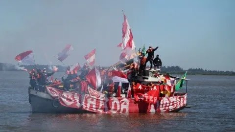 Agora tá passando a delegação da Coitadolandia