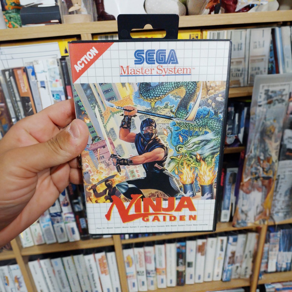 MFarras27's tweet photo. #NinjaGaiden para la #SegaMasterSystem de #8bits es una versión alternativa con una jugabilidad similar a los clásicos de #NES, pero con mejoras gráficas. Una versión desconocida para muchos. Vale la pena echarle sus horas de vicio hasta completarlo. https://t.co/He16YcoWKy
