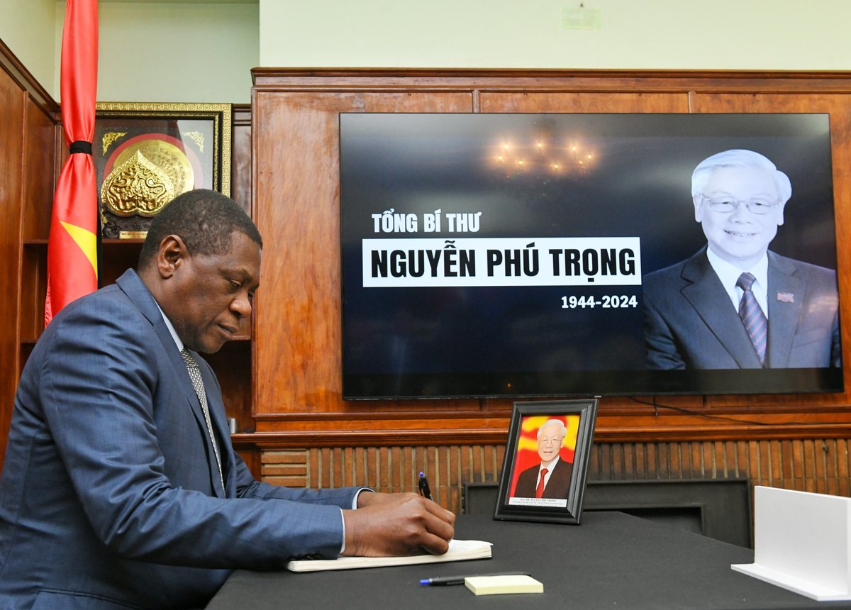 PMashatile's tweet photo. "The sad departure of former President Nguyen Phu Trong of the Socialist Republic of Vietnam marks the end of a remarkable political era," 
as I laid wreaths and signed the book of condolences at the Vietnamese Embassy in Pretoria, South Africa. https://t.co/rCfKxbVIhX