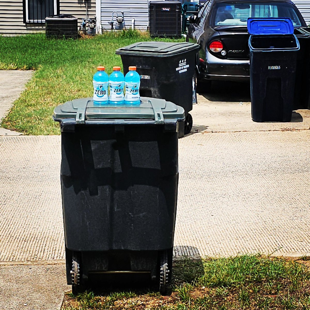 Chris_Roell's tweet photo. Because it's hot π₯ out & because the @DCDPW / @AFSCME unionized sanitation workers are out here working hard, keeping our city clean!
#unionjobs #unionwork #washingtondc https://t.co/tyzMxuZuMX