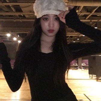 Striking  an  effortless  pose  in  my  downtime  . . ᧔᧓ . .