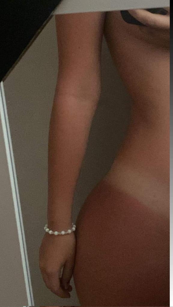 Chaina_ross's tweet image. Un suggar para esta baby? Ya no quiero trabajar más 🤣 planchó, cocino, soy linda, chiquita, complazco, flaca y con piecitos lindos que más pues? Volar no puedo.