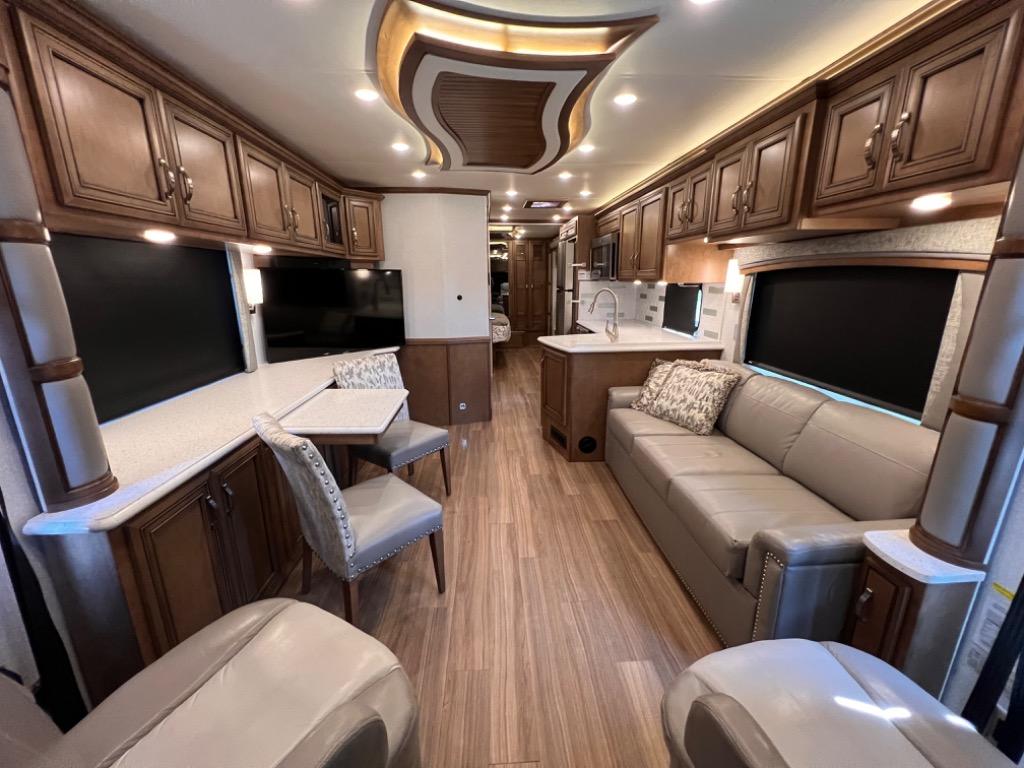 MidwayRV's tweet photo. 2020 Newmar Kountry Star 3426
-Full Wall Slide Out 
-Freightliner Chassis 
-31,346 Miles 
-Rear Bedroom 

See it all here: 
https://t.co/vsd6PyWJAg https://t.co/86oGYmfxYr