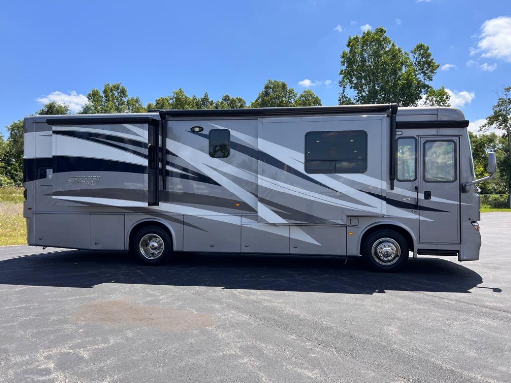 MidwayRV's tweet photo. 2020 Newmar Kountry Star 3426
-Full Wall Slide Out 
-Freightliner Chassis 
-31,346 Miles 
-Rear Bedroom 

See it all here: 
https://t.co/vsd6PyWJAg https://t.co/86oGYmfxYr