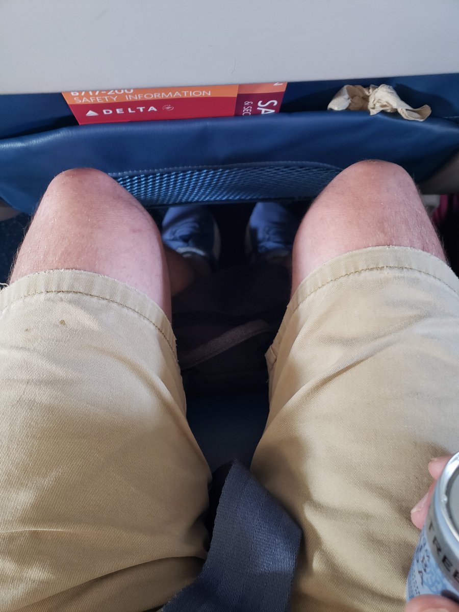 RecruitingTweet's tweet photo. Glad I paid to upgrade.  @Delta's plane is so outdated that the console is a Dell desktop, so no software issues here. Spacious seat that also moves 🤫 @DeltaNewsHub @SkyMiles https://t.co/JEwNgM6GB1