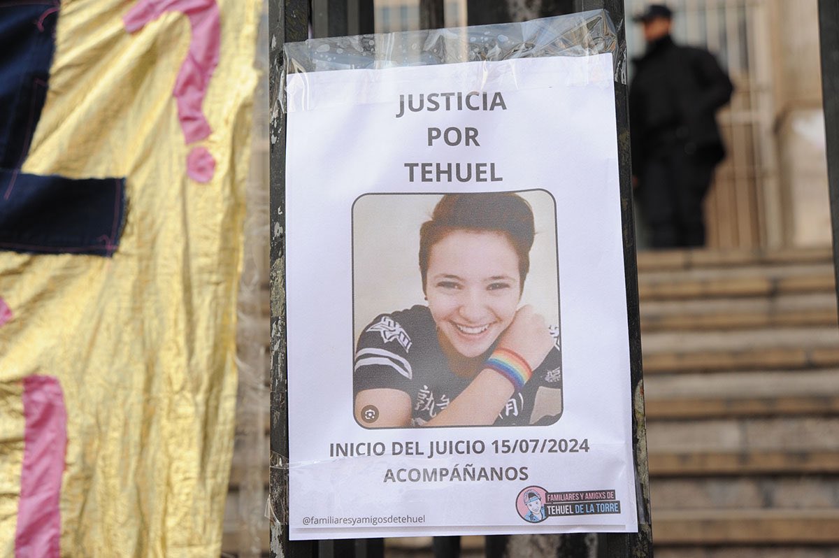 [AHORA] En los alegatos del juicio por #Tehuel de la Torre la 📍Fiscalía pidió: perpetua para  Ramos como coautor del delito de homicidio agravado por odio a la identidad de género.  📍Y solicitó medidas de reparación integral y comunitaria para personas trans.