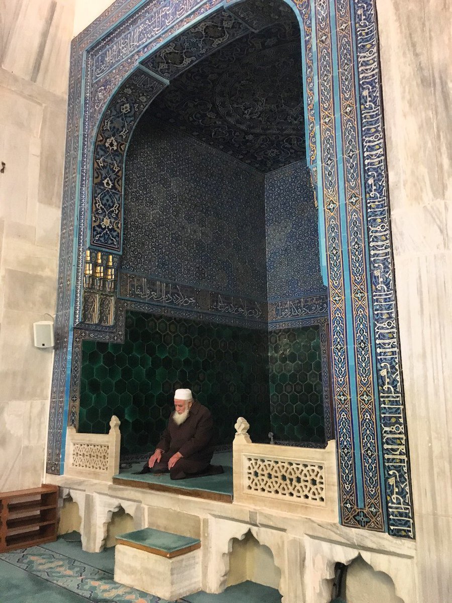 O halde Allah'a kaçın.

|Zâriyât,50