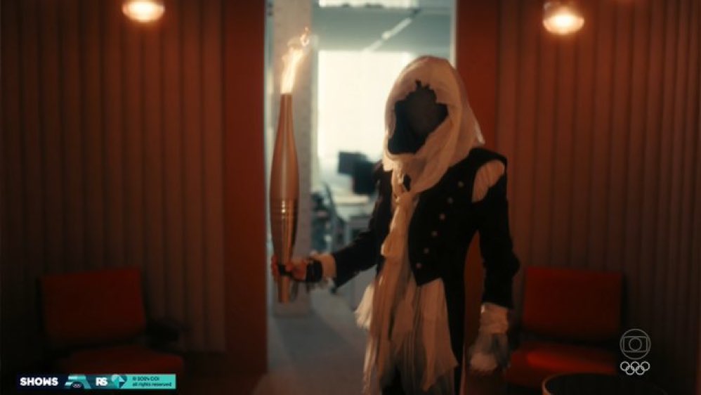 HugoGloss's tweet image. Imagina se esse mascarado é o Lupin! 🤣🤣🤣 Cuida! #CerimoniaDeAbertura