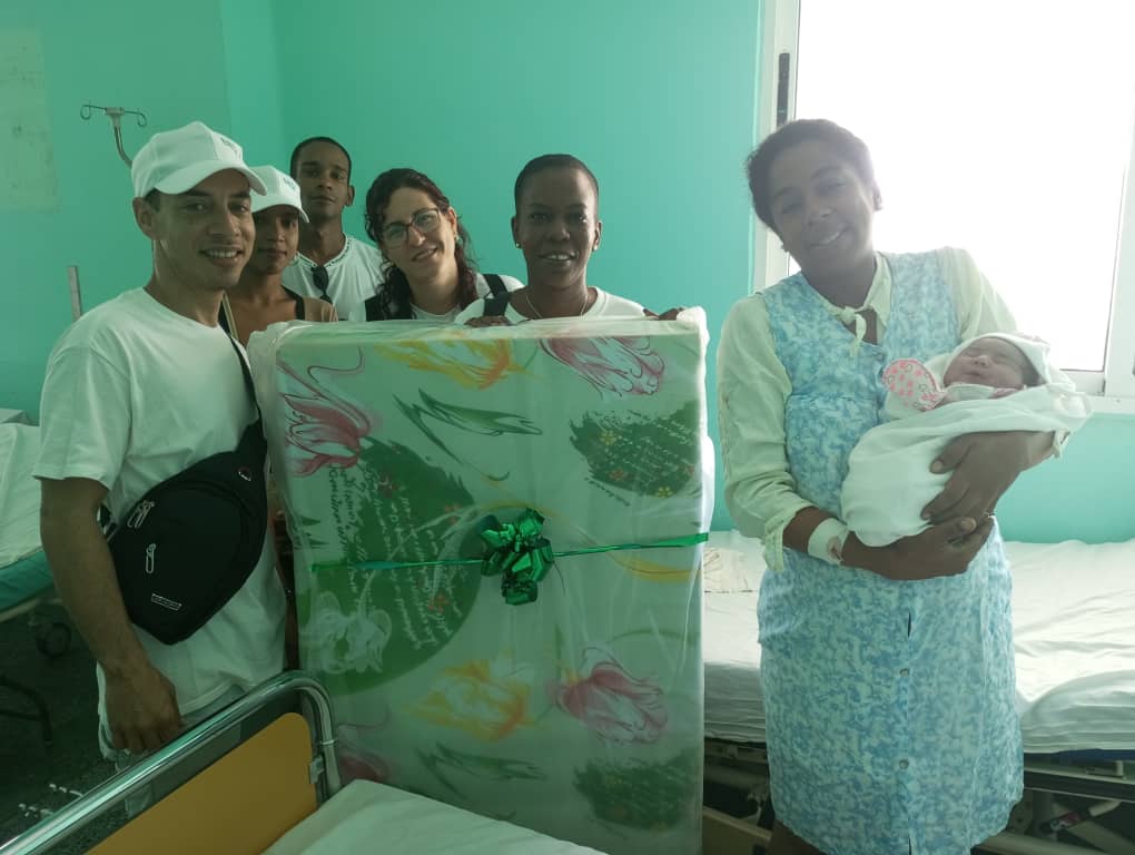 Recibe el Hospital    una donación realizada por la Empresa EIESA . El Dr. Julio  Borrego y  una representación del  consejo de dirección fueron entregadas .
<a href="/DrRobertoMOjeda/">Dr. Roberto Morales Ojeda</a>  <a href="/LaHabanaEsSalud/">Comunicadores #LaHabanaEsSalud 🇨🇺</a>  <a href="/MINSAPCuba/">Ministerio de Salud Pública de Cuba</a>
 #LaHabanaEsSalud
#SomosContinuidad
#EstaEsLaRevolucion
#MINSAPCuba