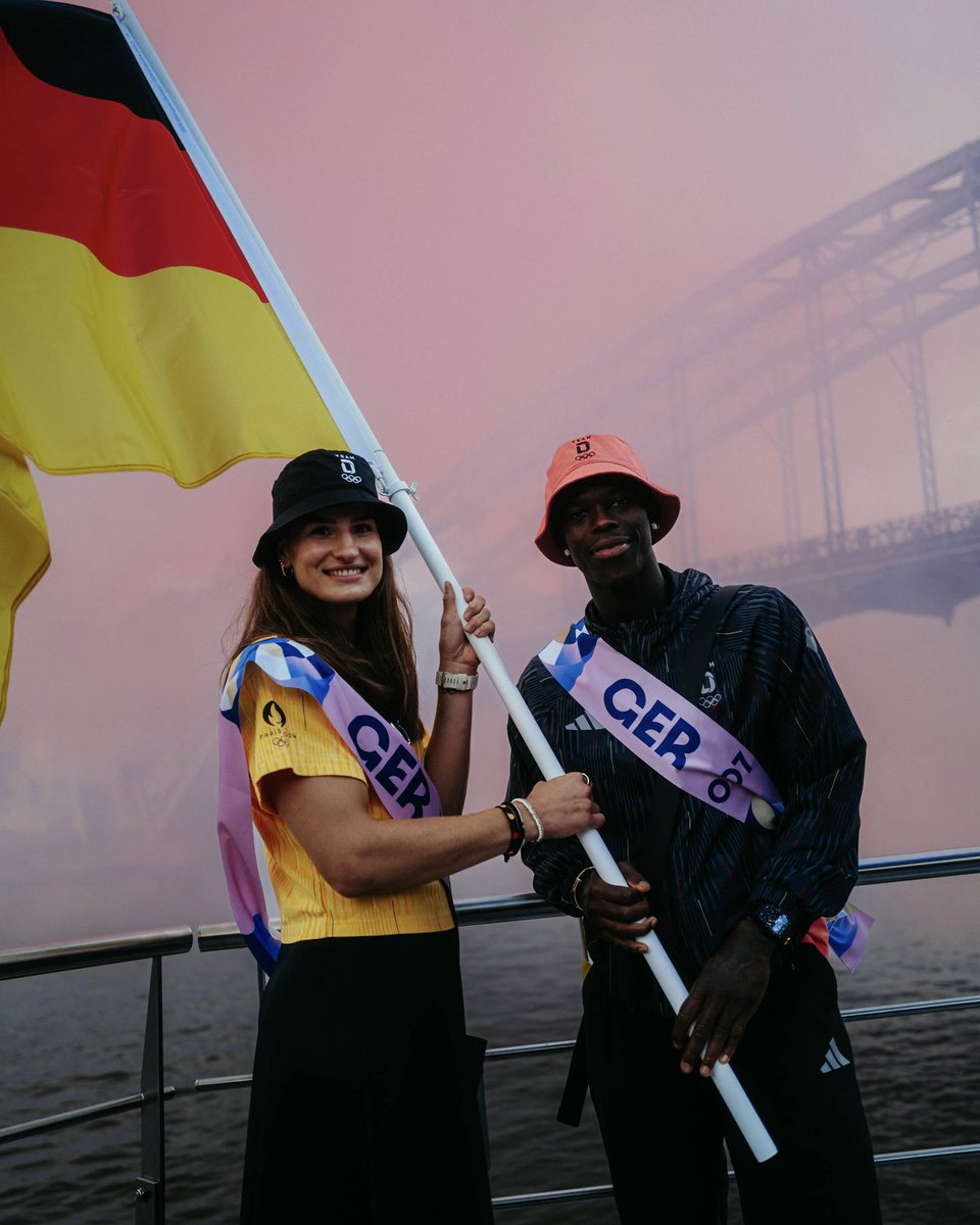 Unser Fahnenträger-Duo. 🖤❤️💛 #TeamD #Paris2024 #JetztFürImmer #Olympics #OpeningCeremony