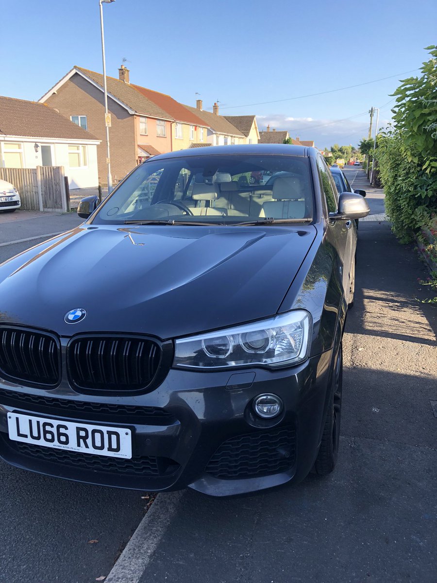 anski1's tweet photo. @ASPolice can I have one of these permits that allows you to park on the pavement so that nobody can get past? Happening now Amberley Road , Patchway Bristol. https://t.co/SCxvUgozQ2