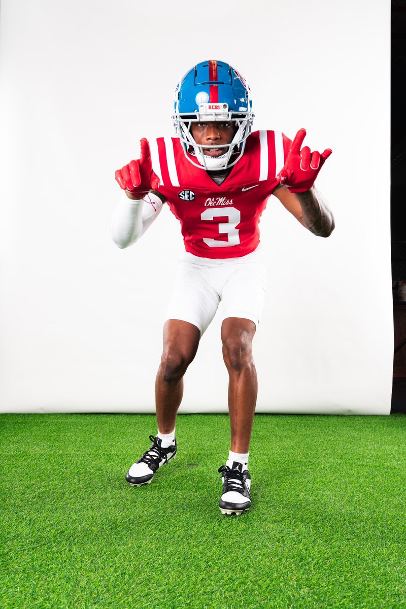 KINGzae157's tweet photo. “ MY DAMN” 💙❤️ https://t.co/irqC2FFnZo