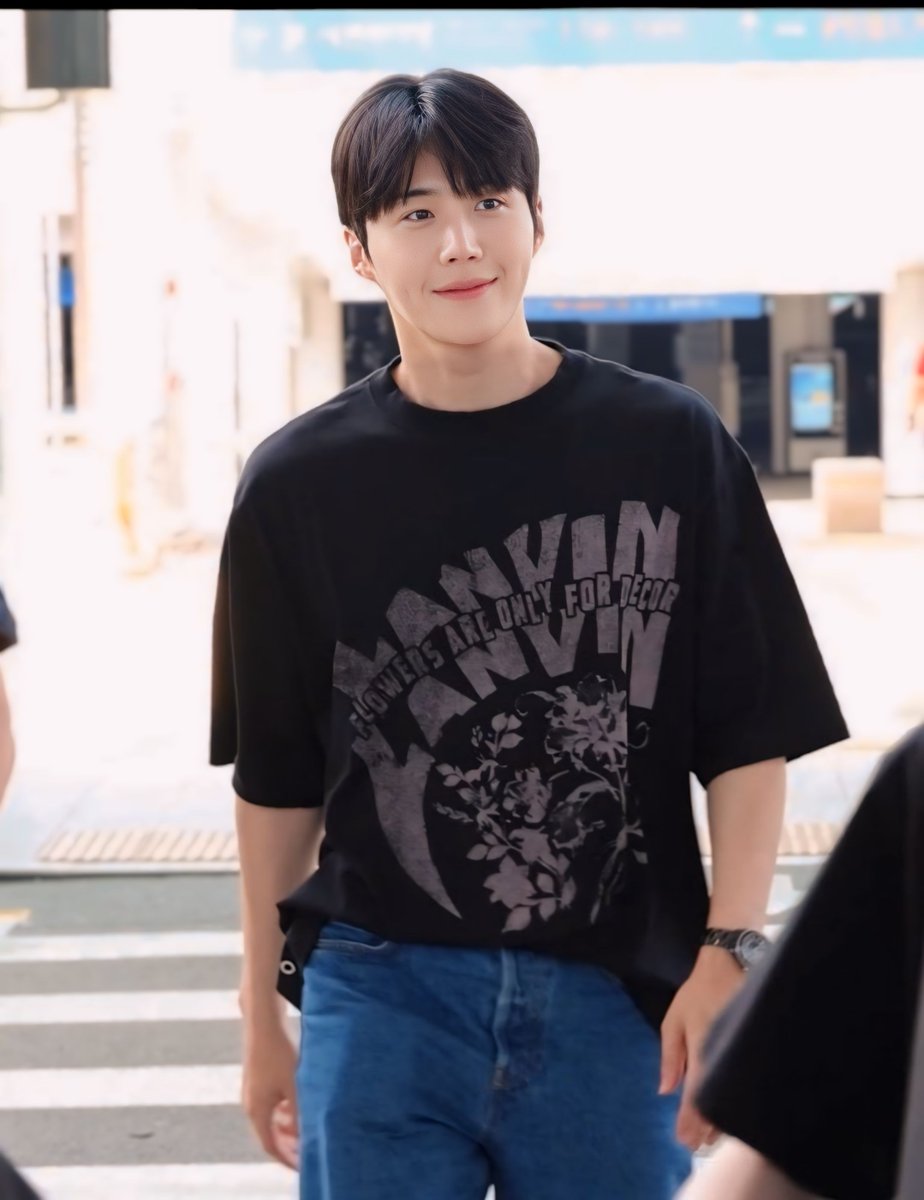 My the most simple person, with a warm and kind heart♥️♥️♥️
#kimseonho 🇰🇷🇬🇪🪄♥️🫶