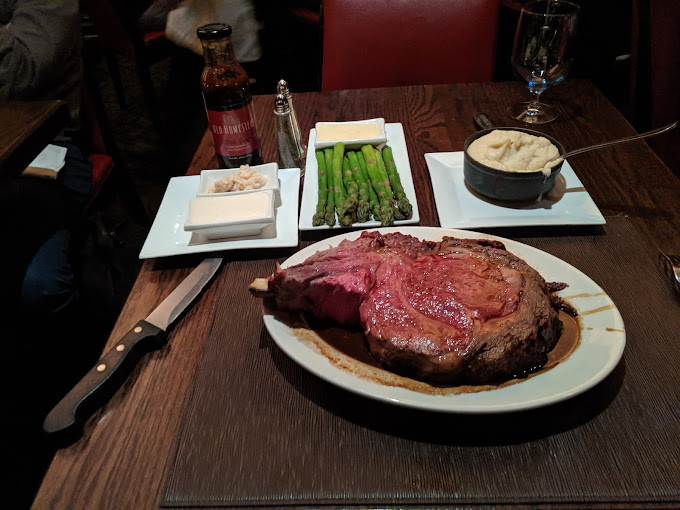 Just look at how juicy our prime rib is. Each bite is as satisfying as the last! #primerib #primeribsteak #qualitymeat #steaknight #juicyandtender #steakdinner #steaklover #steakhousenyc #juicysteak #deliciousmeal #nycsteakhouse #steakhouse #meatpackingdistrict #finedining