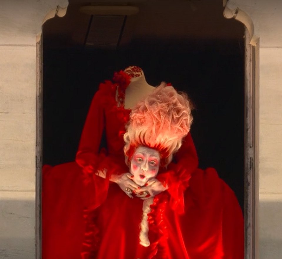 Les clichés de la France, mais c’est ça qu’on aime #ceremoniedouverture #JeuxOlympiques