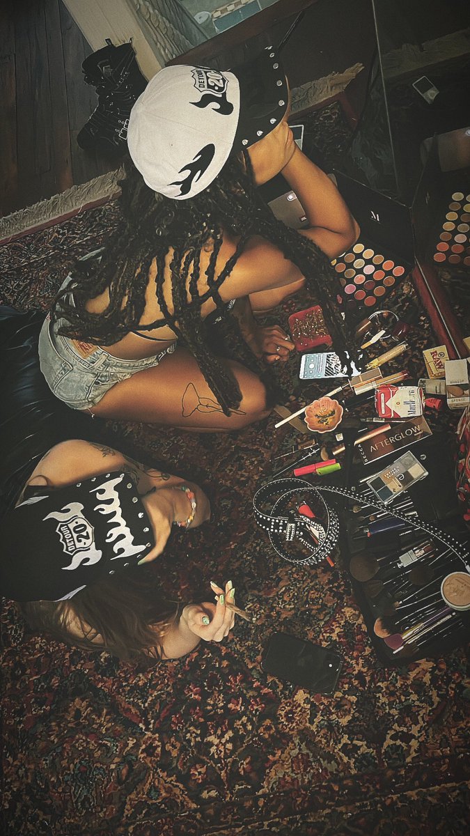 NEW CAPSULE DOING TOMORROW UNISEX HATS AND BELTS WILL BE FEATURED