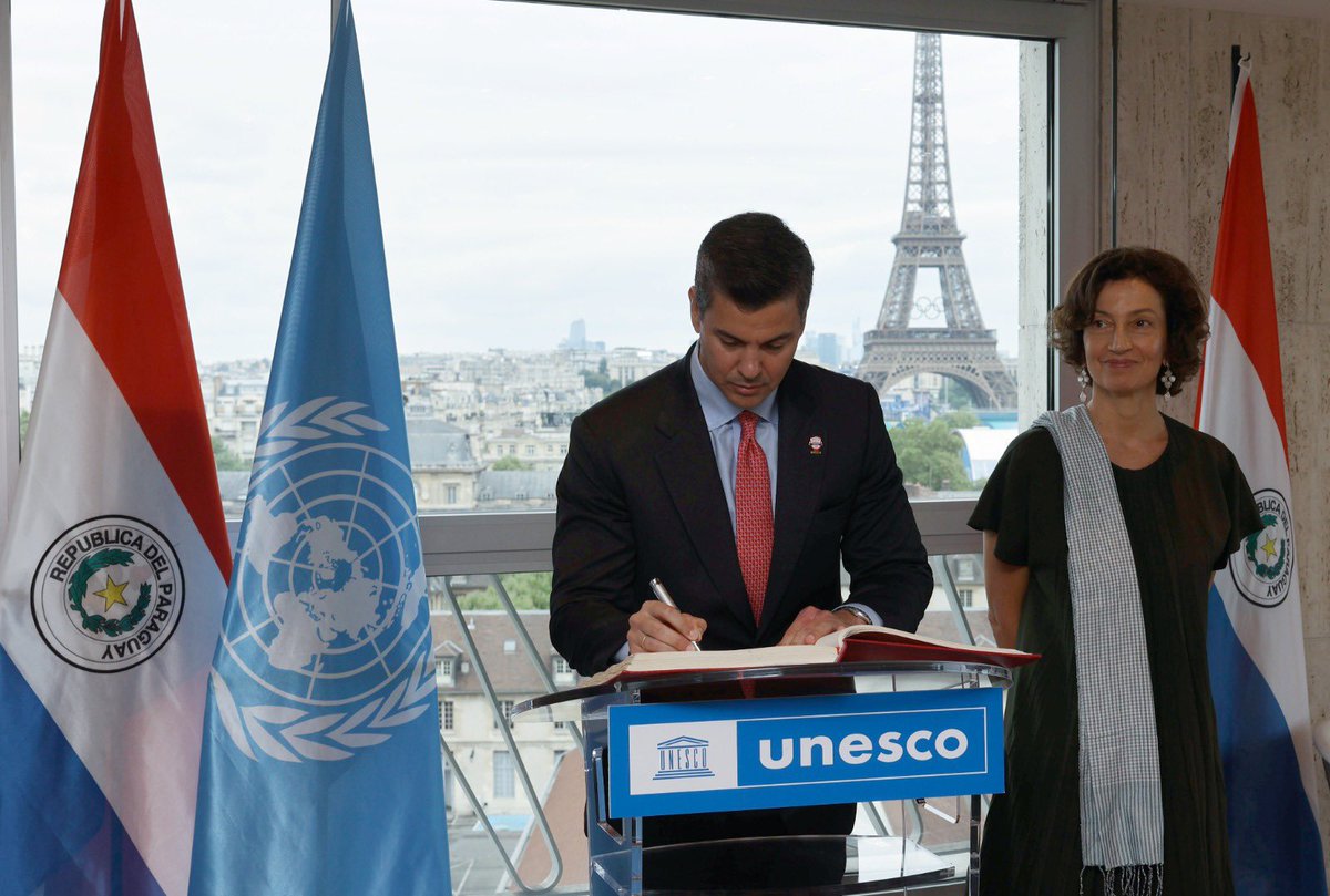 Presidencia Paraguay (@presidenciapy) on Twitter photo El presidente Santiago Peña conversó con la directora general de la UNESCO, Audrey Azoulay sobre importantes proyectos de fortalecimiento y áreas de cooperación. El presidente Santiago Peña conversó con la directora general de la UNESCO, Audrey Azoulay sobre importantes proyectos de fortalecimiento y áreas de cooperación.