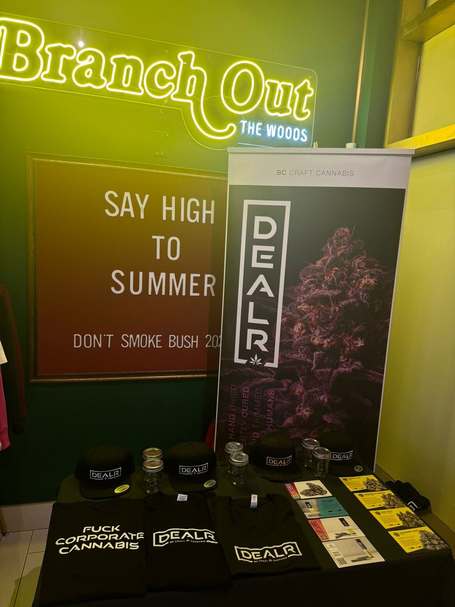 bcozbrand's tweet photo. 🙏 Huge shoutout
➡️ @TheWoodsCanna Brampton
for supporting your local #DEALR & bringing in @bcozbrand
#BCOZ BlackBerry Sour,
#BCOZ White Fire OG, & @YOURDEALRBRAND
#DEALR Galactica OG 14g🪐🛸
We appreciate the love!💚🙏 https://t.co/5Y646KYmGz