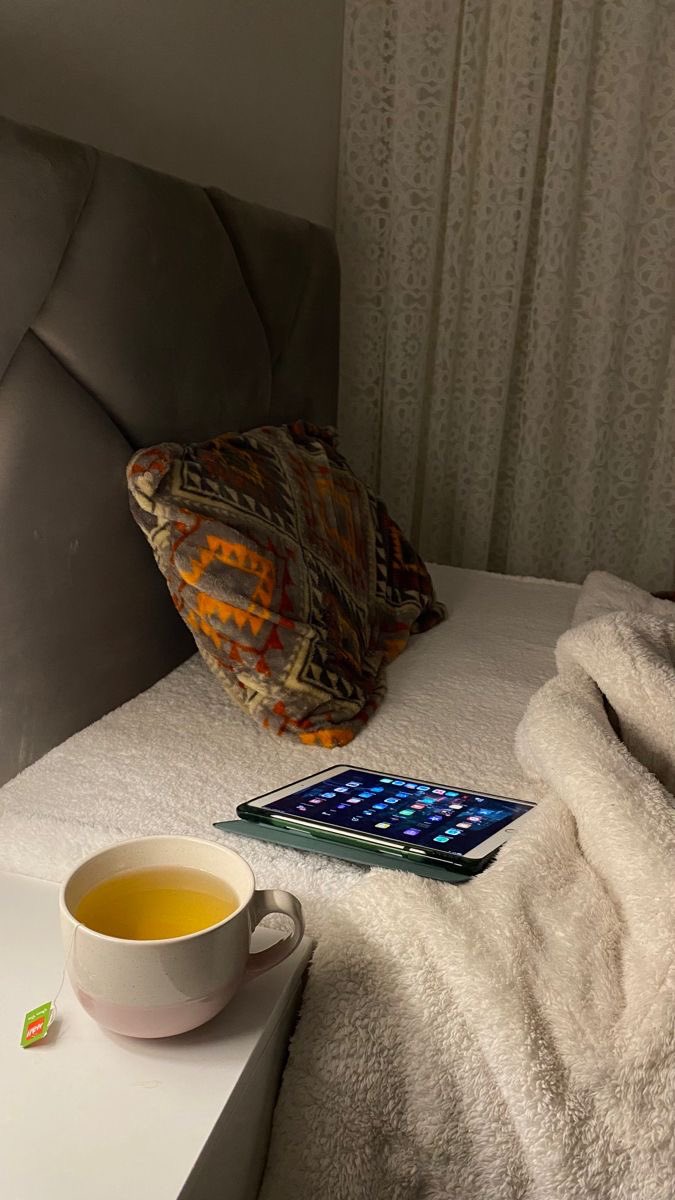 dh_x5x's tweet image. أنقذونا أعطونا أشياء تخفف ألم البطن مشروبات أدوية كمادات كل شي أنا ماستخدم مسكنات كثير بس الكمادة تريييييييح الألم يودع