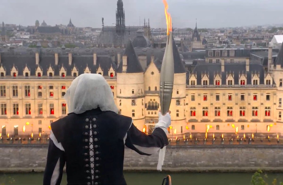 De lejos el mejor momento de la inauguración hasta ahora 🤘
#Paris2024
#Gojira 🤘🇫🇷
#MarieAntoinette