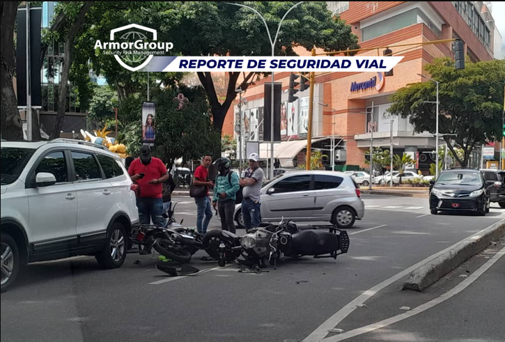 armorgroupven's tweet photo. ☑️ *LAS MERCEDES*
_Caracas | 26Julio 2024 | 02:18 PM_
Colisión vehicular entre dos unidades motos a la altura de la calle Nueva York con calle Orinoco. https://t.co/8MttWpUSD7