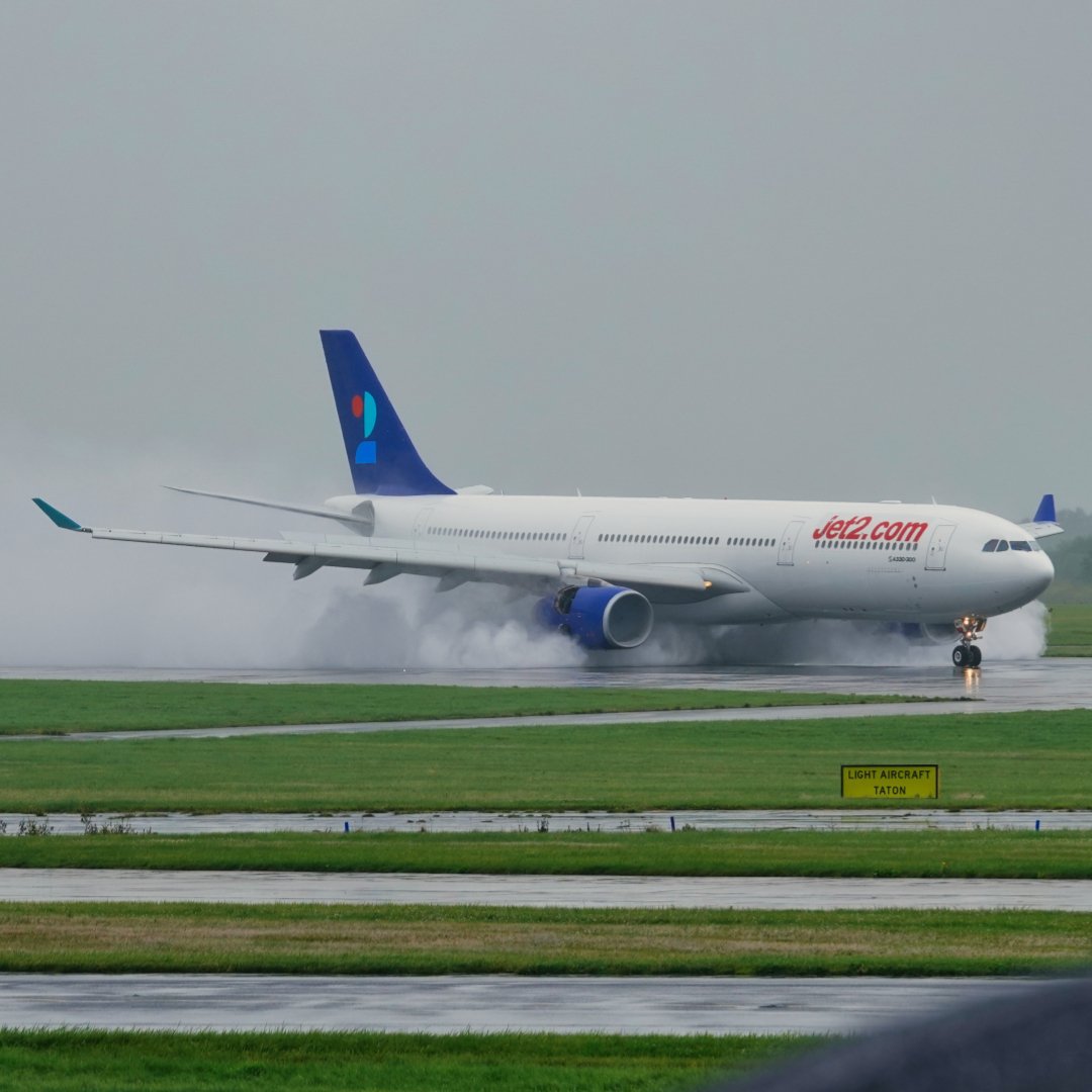 Michaelflying28's tweet photo. Jet2 operated by World2Fly Portugal Airbus A330-300 CS-WFP arriving at Manchester Airport from Faro International Airport 23.7.23.
#jet2 #jet2holidays #jet2pics #jet2view #world2fly #w2fly #airbus #a330 #a333 #a330300 #airbus330 #airbus333 #airbus330300 #airbusa330 #airbusa333 https://t.co/lzs2imHw7i