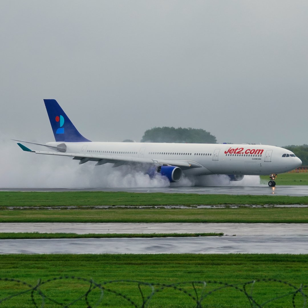 Michaelflying28's tweet photo. Jet2 operated by World2Fly Portugal Airbus A330-300 CS-WFP arriving at Manchester Airport from Faro International Airport 23.7.23.
#jet2 #jet2holidays #jet2pics #jet2view #world2fly #w2fly #airbus #a330 #a333 #a330300 #airbus330 #airbus333 #airbus330300 #airbusa330 #airbusa333 https://t.co/lzs2imHw7i