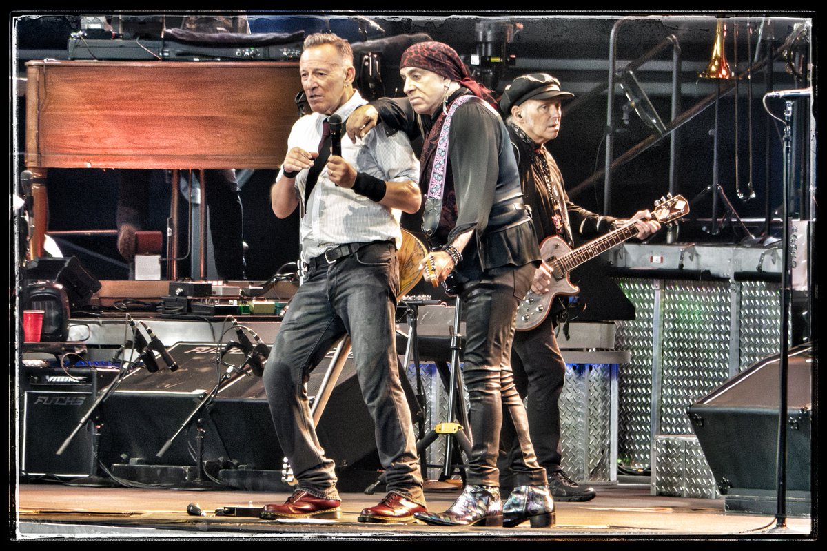 Geoff Robinson tweet media