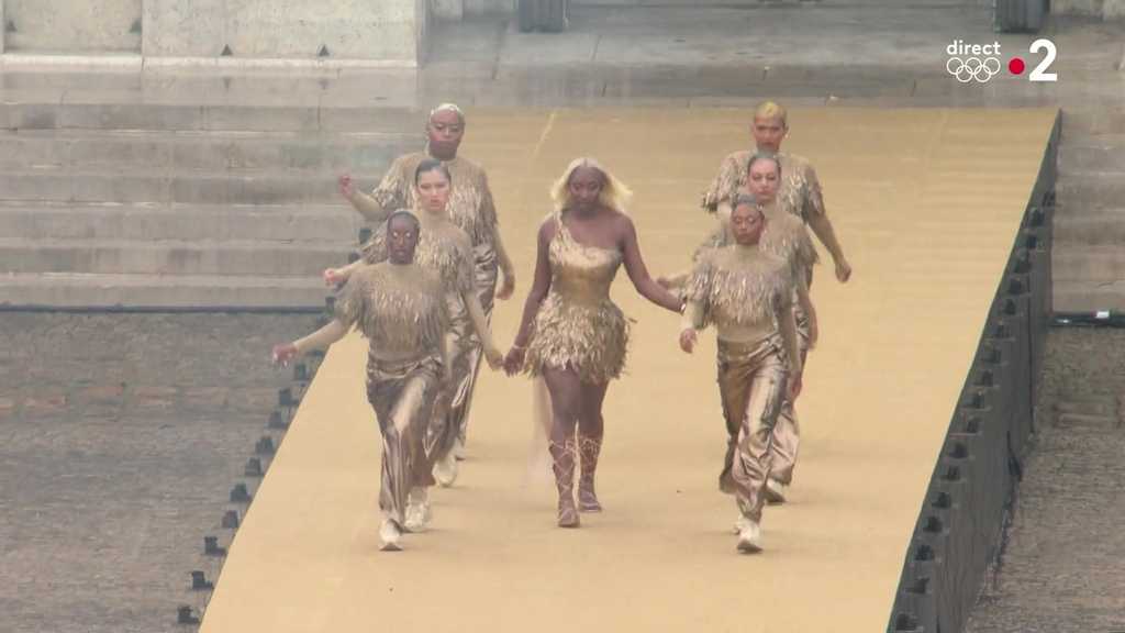 C'est à ce moment précis que Pascal Praud a fait un AVC.
#ceremoniedouverture