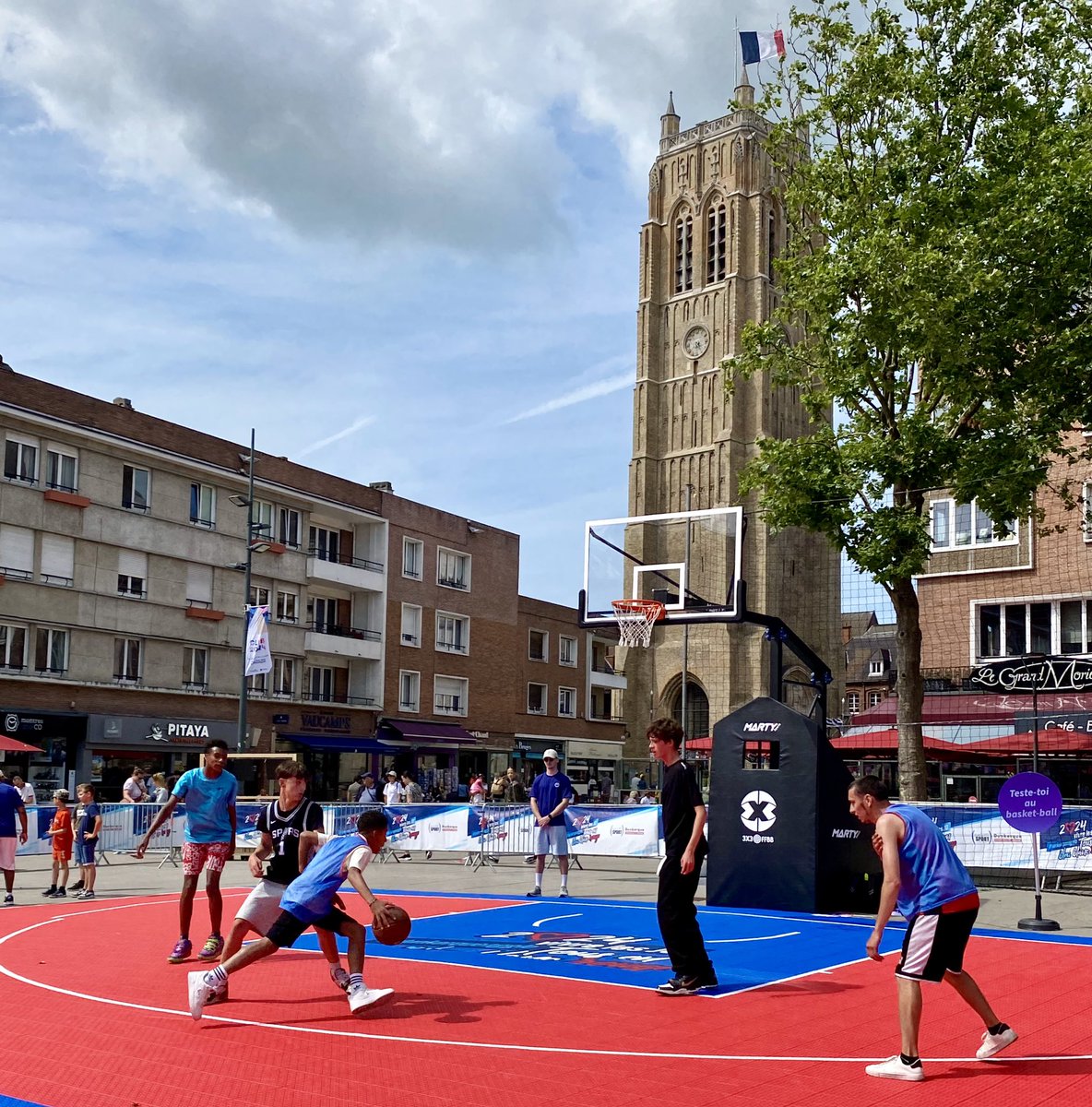 Inauguration à #Dunkerque du village olympique “Club 2024” : mur d’escalade, basket 3x3, hockey sur gazon, ateliers créatifs, écran géant pour suivre les grandes finales et soutenir nos athlètes locaux qualifiés. Partager des moments de joie et de fierté nationale 🇫🇷<a href="/P_Vergriete/">Patrice Vergriete</a>