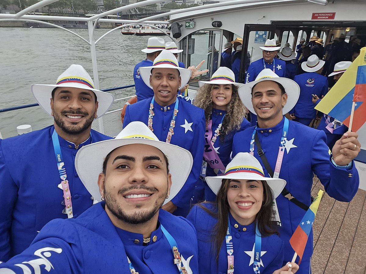 Que nadie, nadie, pero nadie les robe la sonrisa.

Gracias muchachos 🇻🇪❤️🇻🇪