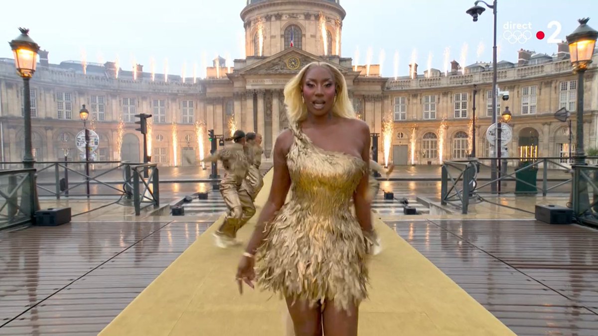 🇫🇷 FLASH - Aya Nakamura PERFORME à la cérémonie d’ouverture des JO de #Paris2024.