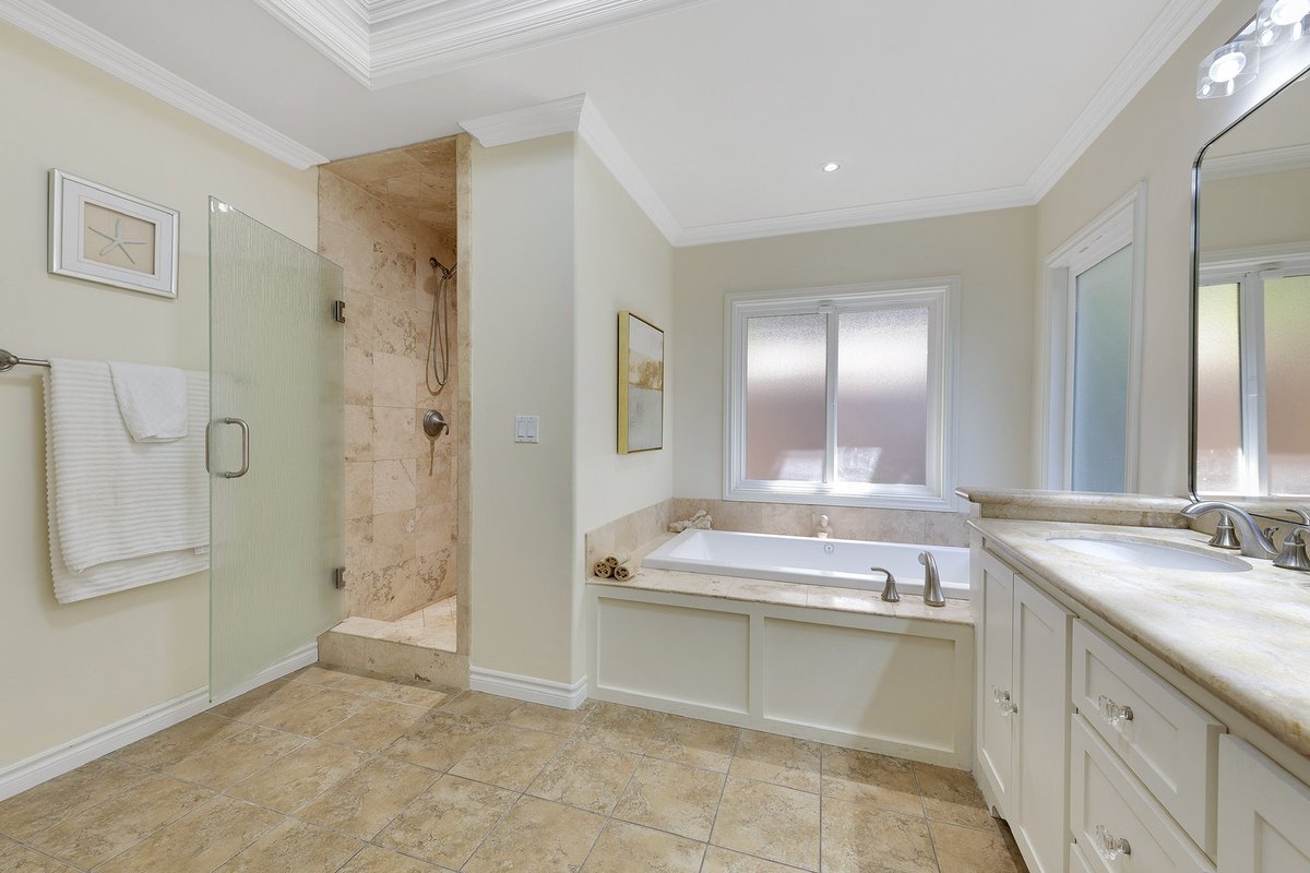 RogerPerryLA's tweet image. 2354 Laurel Canyon Blvd

NOW $1,699,000! 

4 Bed • 3 Bath • 2,339 sqft • 7,018 sqft lot

Nestled between the Houdini Estate and the Barrymore Estate, is this fabulous, updated 4 bedrooms + 3 bath Two homes in one in the Hollywood Hills!