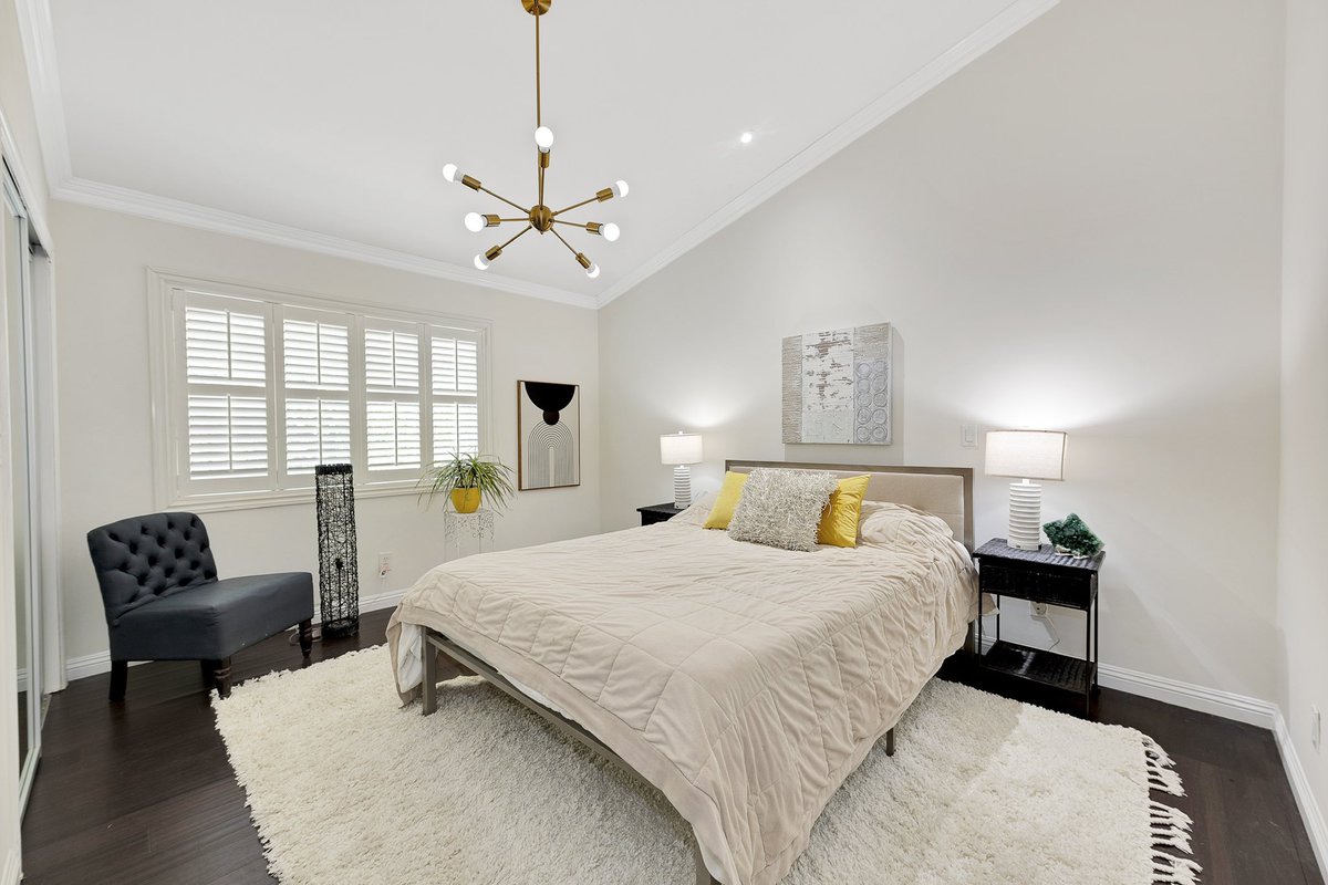 RogerPerryLA's tweet image. 2354 Laurel Canyon Blvd

NOW $1,699,000! 

4 Bed • 3 Bath • 2,339 sqft • 7,018 sqft lot

Nestled between the Houdini Estate and the Barrymore Estate, is this fabulous, updated 4 bedrooms + 3 bath Two homes in one in the Hollywood Hills!