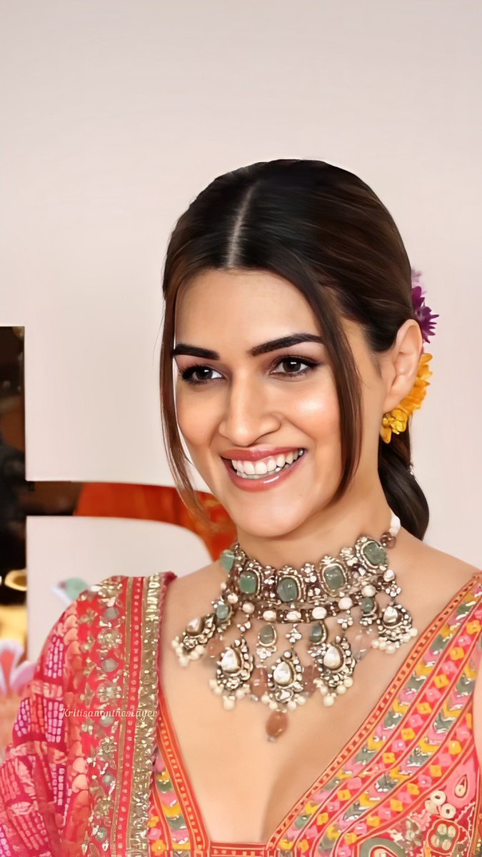 NikhilK1225's tweet photo. Happy birthday to one of the finest and most beautiful actress of Bollywood #KritiSanon. You may not know how much I love you ❤️ and admire you. Hope you have a great year ahead and do more movies and be at the tip of success. #HappyBirthdayKritiSanon https://t.co/q2E7ZO6GW3