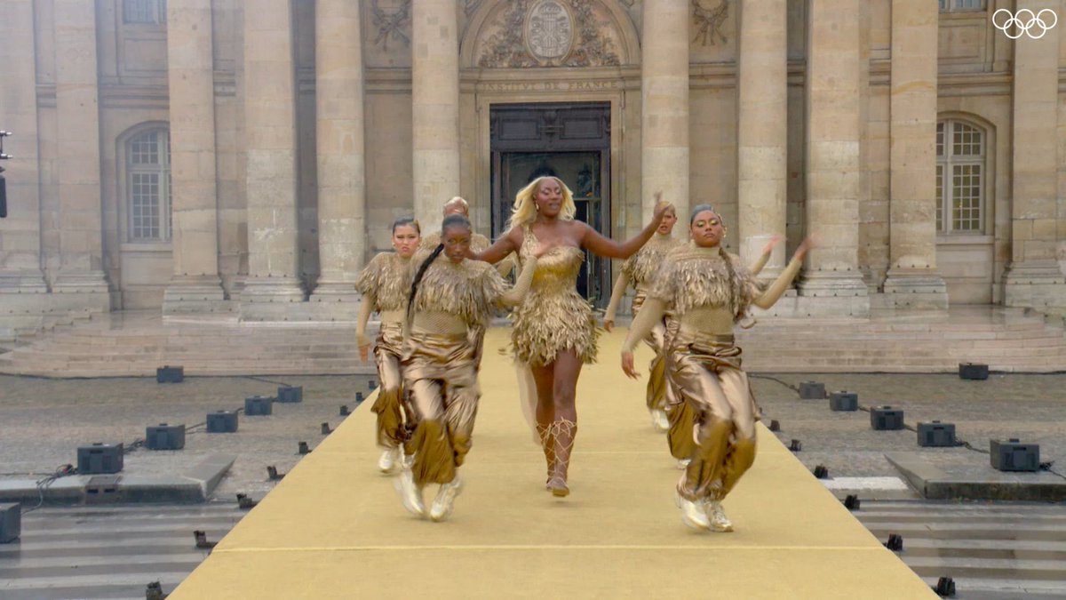 Aya Nakamura performing at the #Olympics opening ceremony.