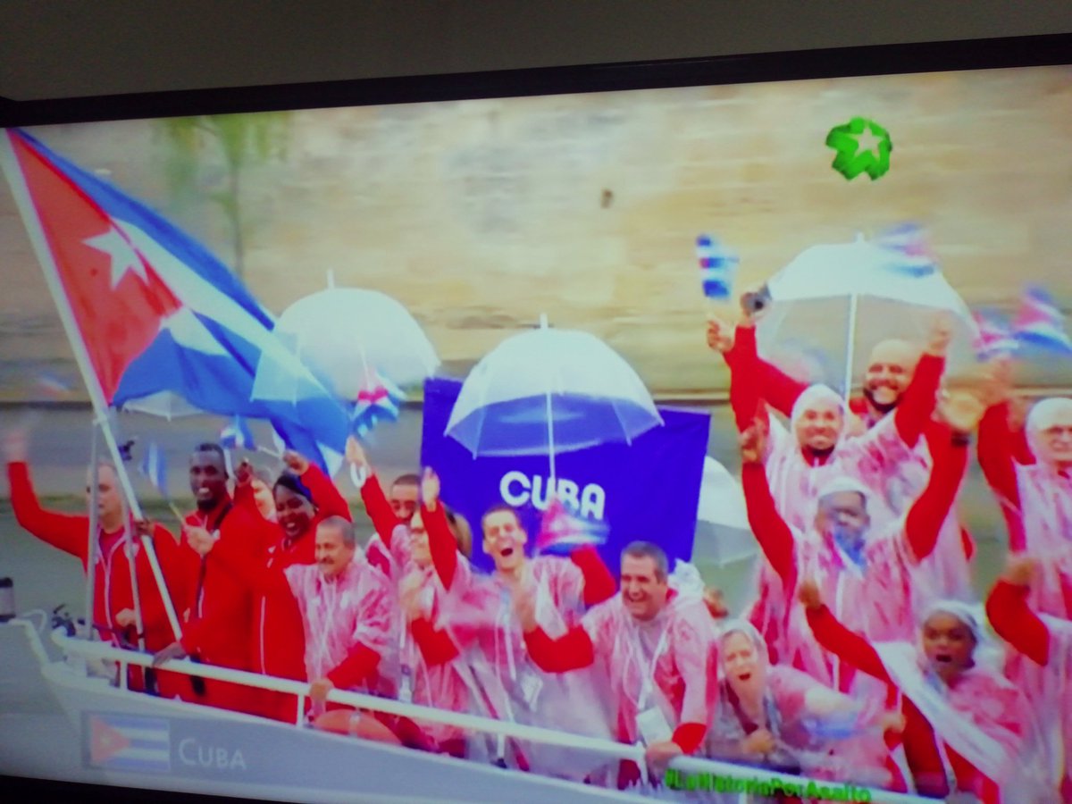 #Cuba en la apertura de las Olimpiadas de París. Una vez más bien en alto la bandera y la decisión de vencer en el Día de la Rebeldía Nacional. Inspirados en el pueblo y su Revolución que hizo del deporte un derecho del pueblo.