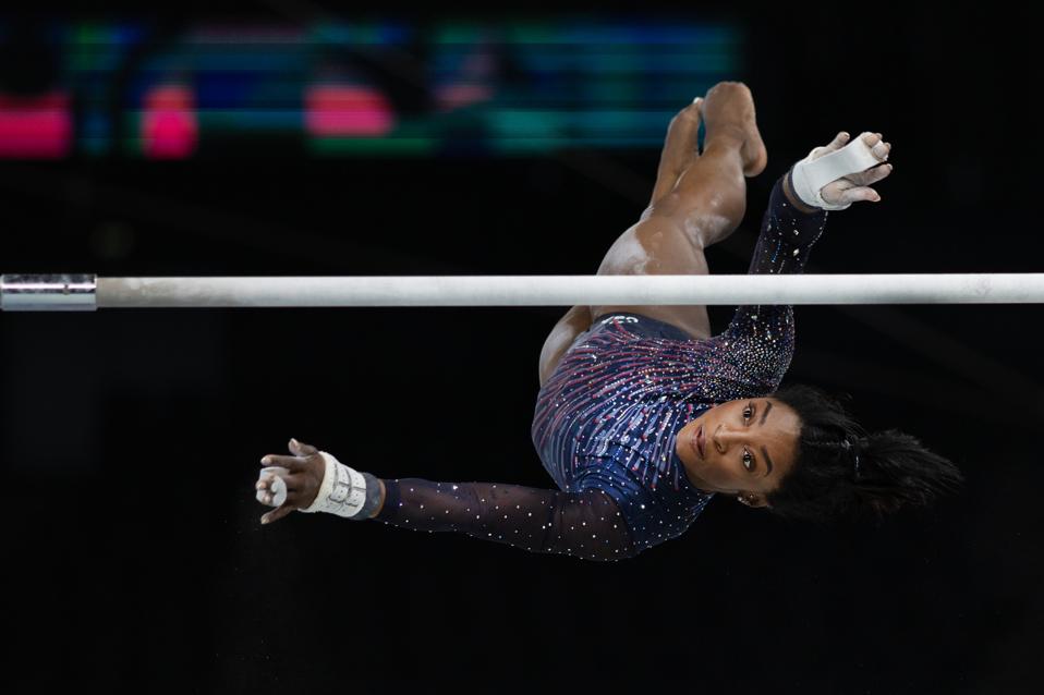 Olympic gymnast Simone Biles is looking to turn heads on every single event inside Bercy Arena in Paris. Already considered the greatest gymnast of all time, she has...
go.forbes.com/c/qASw