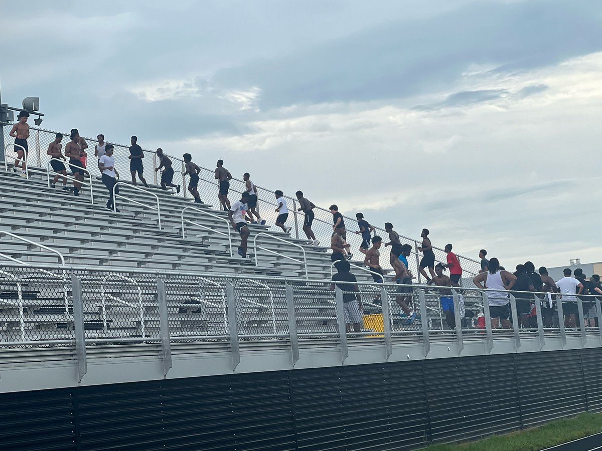 Meade Mustangs Football tweet media