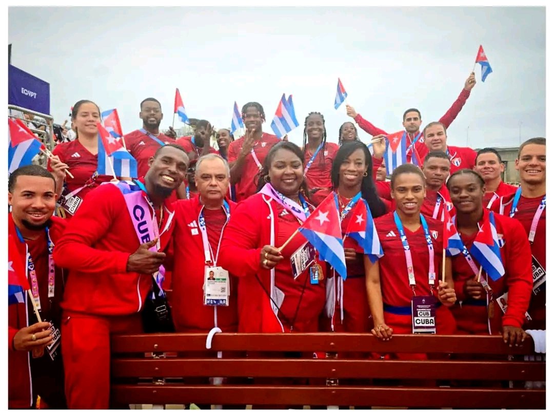 Desde París llegan emocionantes imágenes. Sobre el río Sena va #Cuba, la nación latinoamericana con más títulos en la historia de los #JuegosOlímpicos. Si eso lo logramos fue porque un día como hoy echó andar el motor pequeño.
¡Arriba muchachos, #CubaInspira!