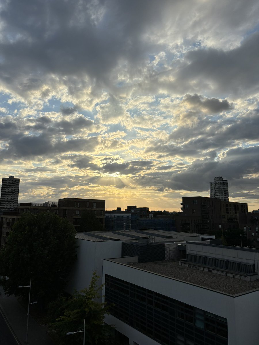 Poor #Paris in the lashing rain and it’s turned into a beautiful evening here in #London #Paris2024