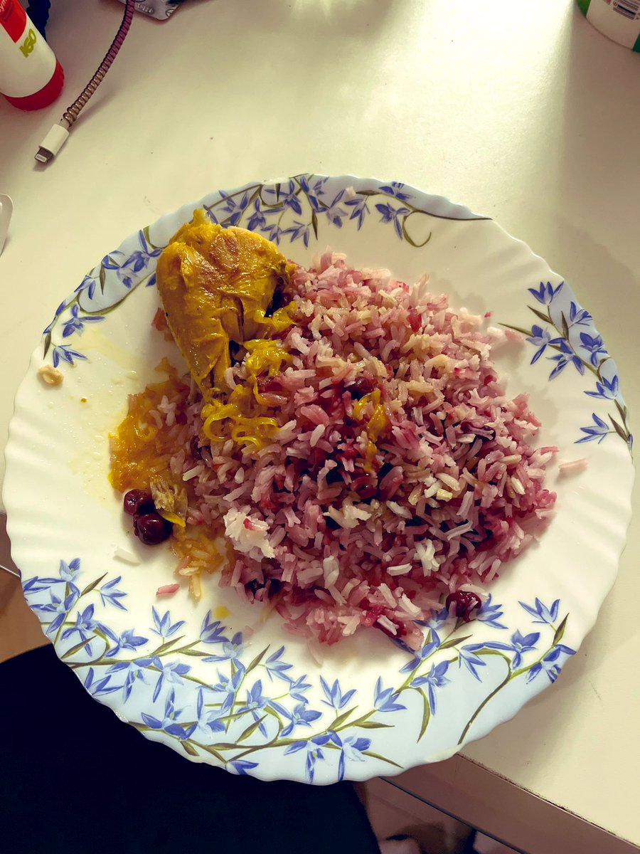 یهو وسط پخت آلبالو پلو، یاد این افتادم که بچه چقدر دوست داشت و ازم خواست و یه بارم براش درست نکردم. هیچی گریه‌م گرفت. :/
روز خوش به ما نیومده عبدالله