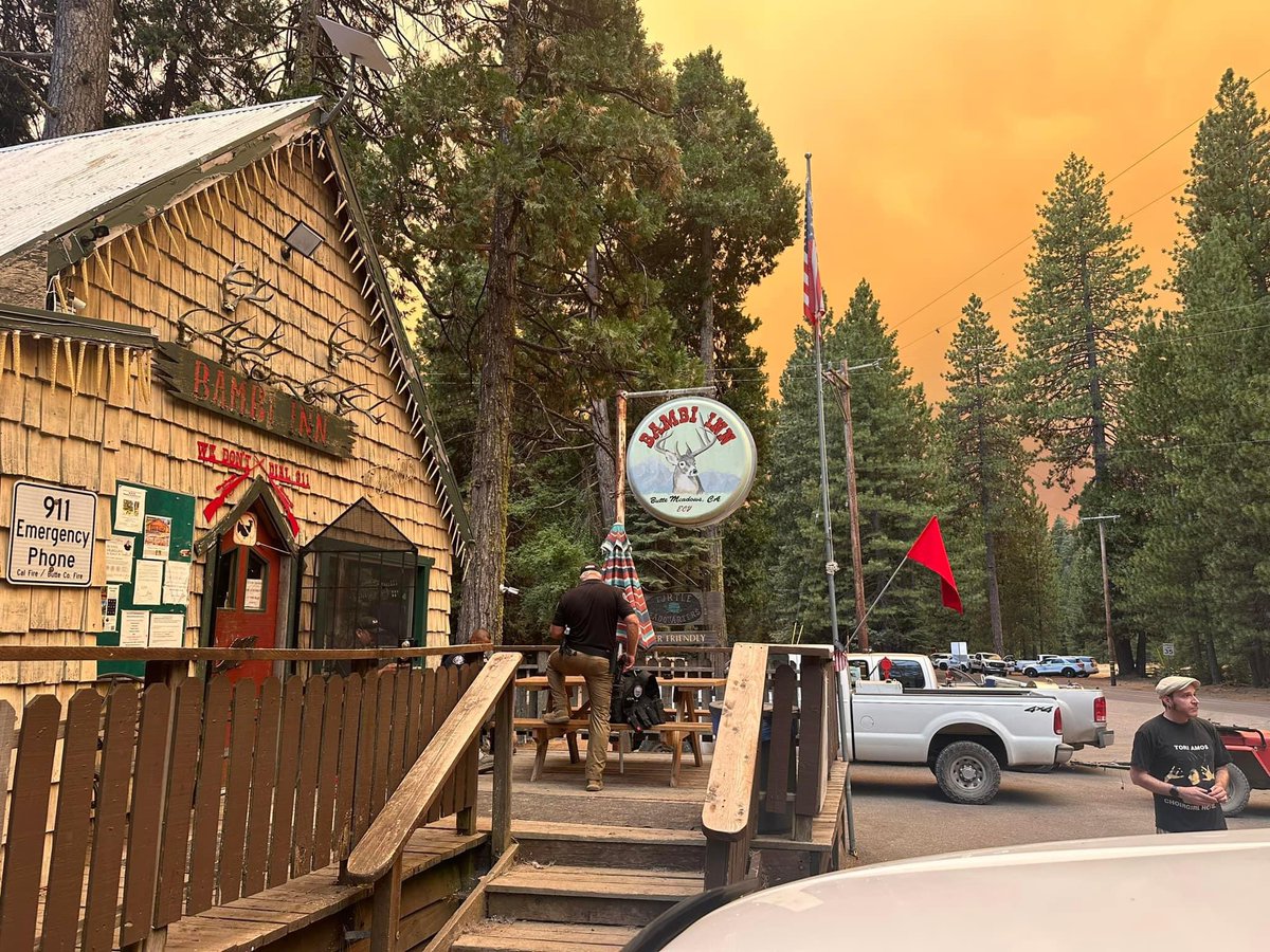 Crews hoping to save the Bambi Inn at Butte Meadows Friday afternoon. The #ParkFire is more than 178,000 acres with 0 containment. Red Flag conditions are predicted to end Friday evening. Please keep our first responders &amp; evacuees in your prayers!
#CAWildfires #shastacounty