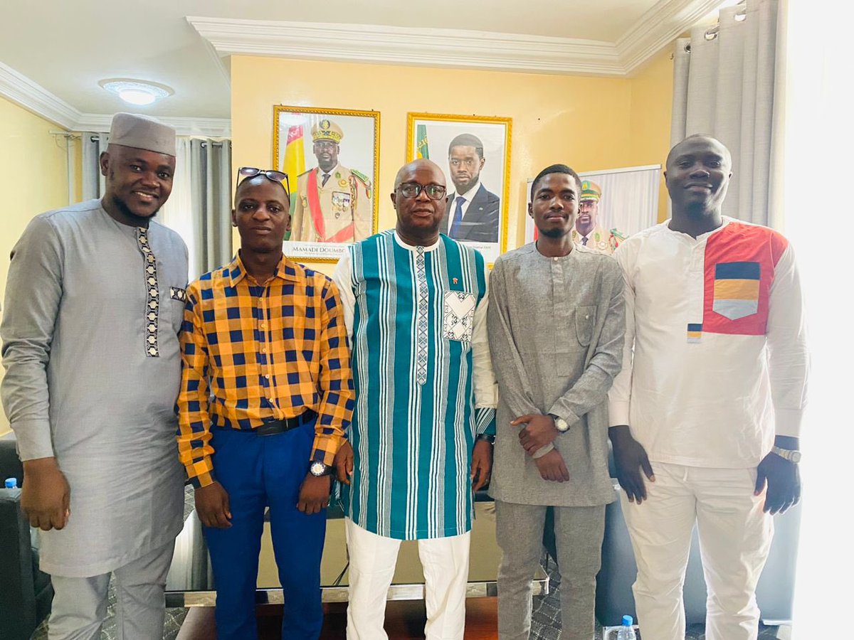 AbassBah01's tweet photo. Nous @ESenega avons rencontré ce 26-07- 2024 SEM Colonel Mandjou DIOUBATE, Ambassadeur de la Rép de #Guinee🇬🇳 au 🇸🇳 en🇬🇲, en🇲🇷et au 🇨🇻 pour échanger sur nos objectifs éducatifs et culturels mais aussi sur des mesures de restructuration pour une meilleure collaboration.
#AEESGS https://t.co/ot8RuKjvtD