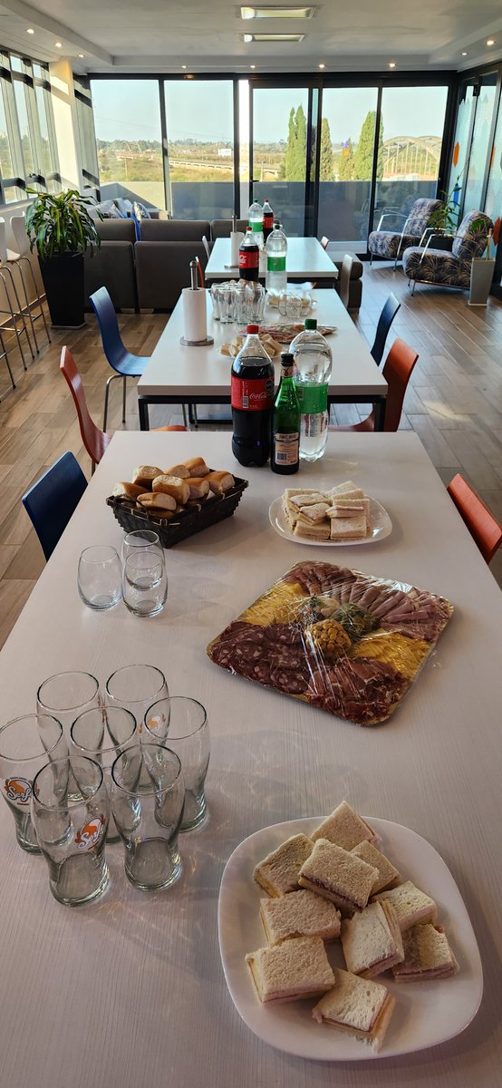 serfe's tweet photo. Afterwork Fridays in Serfe! π» There's nothing better than ending the week with beer, snacks, and sandwiches in the company of our amazing team. π The perfect time to relax, share, and strengthen bonds! We love our work and enjoy spending time together!
#serfeteam #weareserfe https://t.co/O4NXQlRYIp